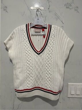 Hunter White Cable-Knit V-Neck Sweater Vest with Red & Black Trim